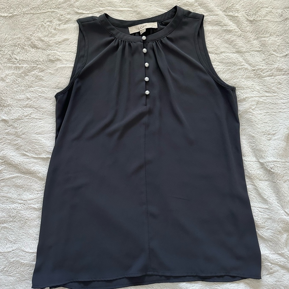 Loft Petite Sleeveless Pearl Button Top